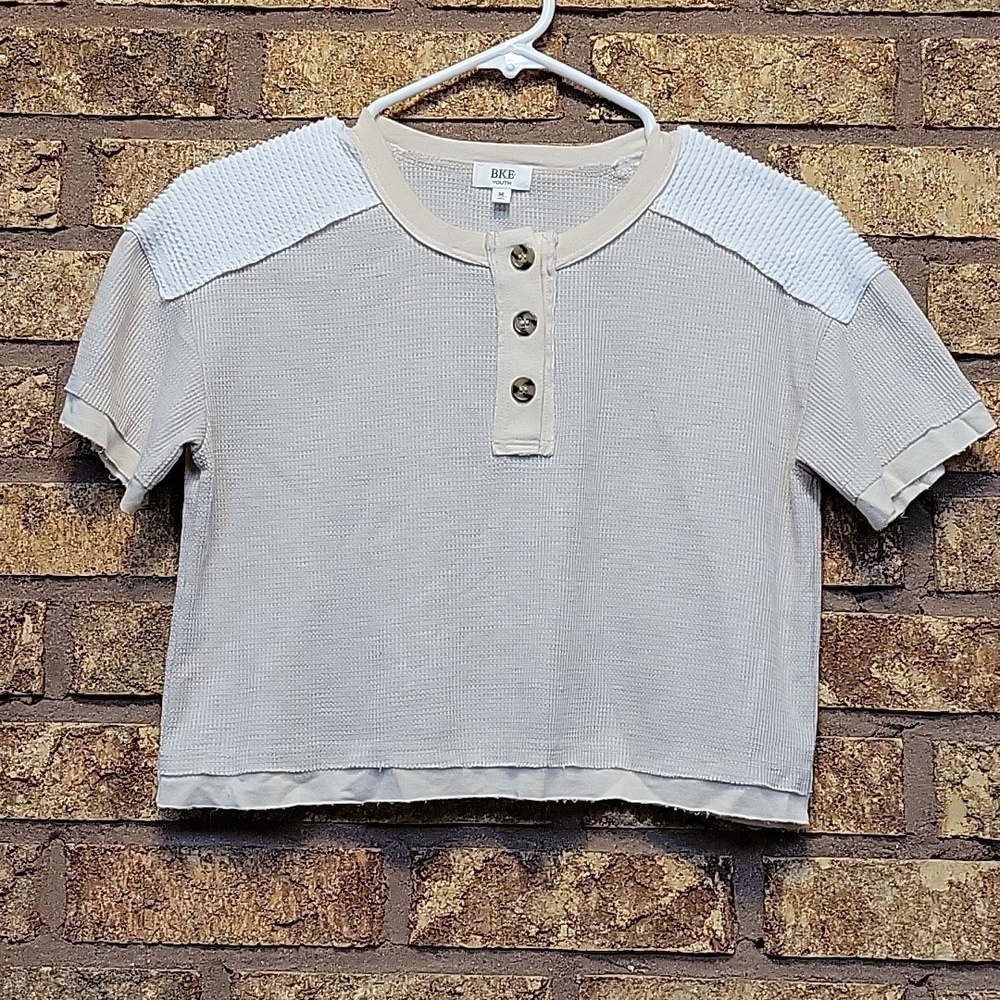 BKE Youth Cream and White Distressed Crop Top Size Medium